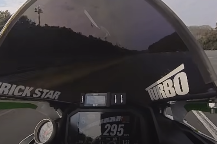 Watch Souped-Up Kawasaki ZX-4R hit 183mph | Visordown